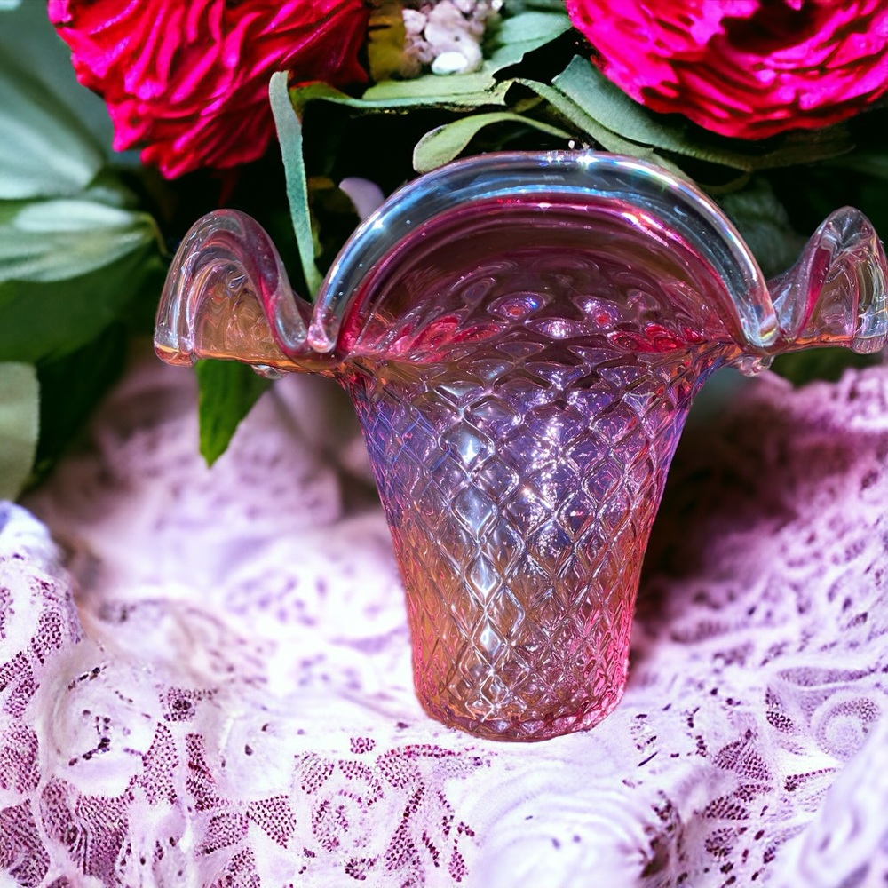 Gorgeous vintage glass diamond basket weave basket / vase / bowl with scalloped - Picture 7 of 13